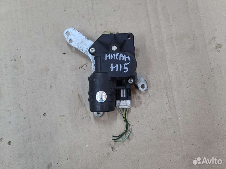 Моторчик заслонки печки Nissan almera n15 1995-01