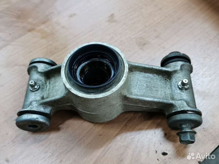 Кулак задний ямаха grizzli 660 2002 год