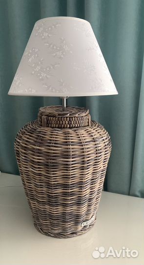 Светильник настольный с абажуром