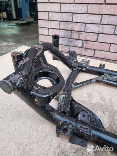 Балка подмоторная Land Rover L322 2009-2012