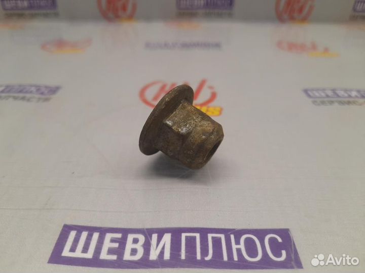 Гайка крепления амортизатора Cadillac Escalade