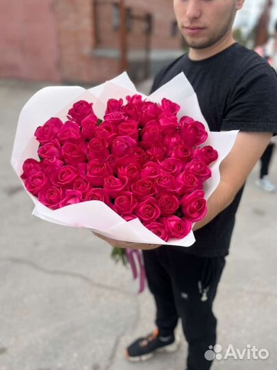 Букет роз 51 малиновые розы