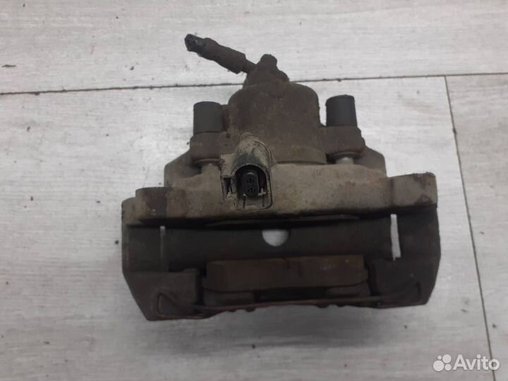 Суппорт передний левый VAG