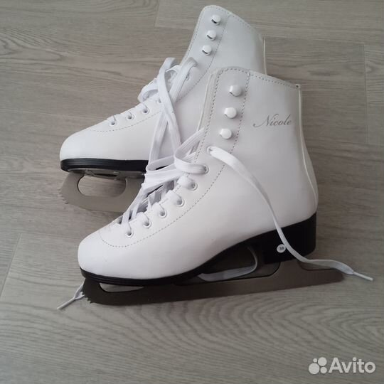 Коньки фигурные Nicole