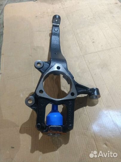 Поворотный кулак пер правый для jeep Cherokee wk2