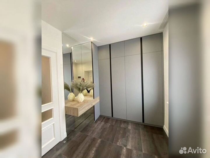 Прихожая с зеркалом