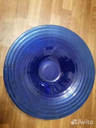 Антикварная тарелка из синего стекла