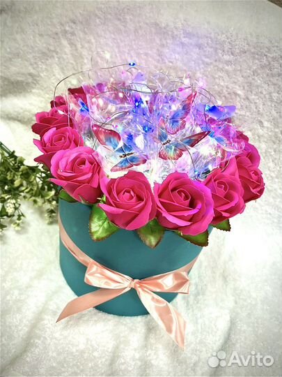 Букет из бабочек с мыльными розами