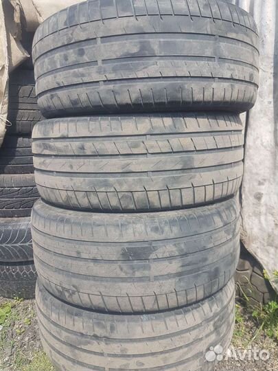 Supermax HWY 235/45 R18