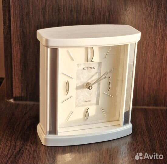 Кварцевые настольные часы citizen