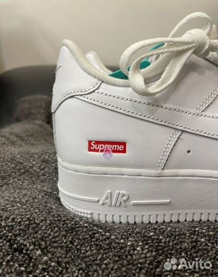 Кроссовки Nike Air Force 1 Supreme белые