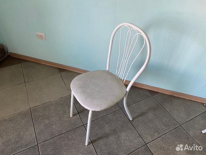 Стол обеденный