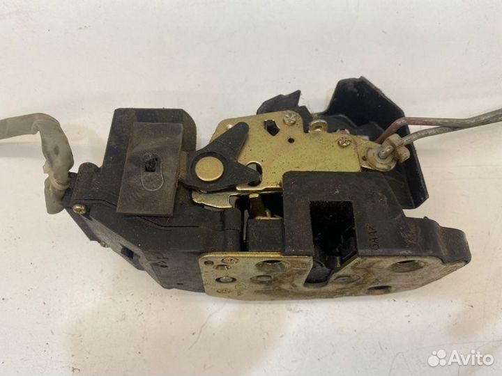 Замок боковой двери задний правый Kia Spectra