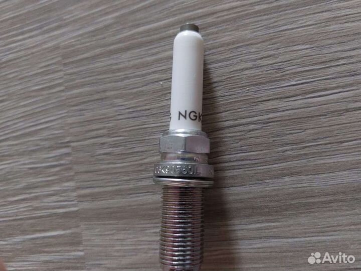 Свечи зажигания 06K905601L