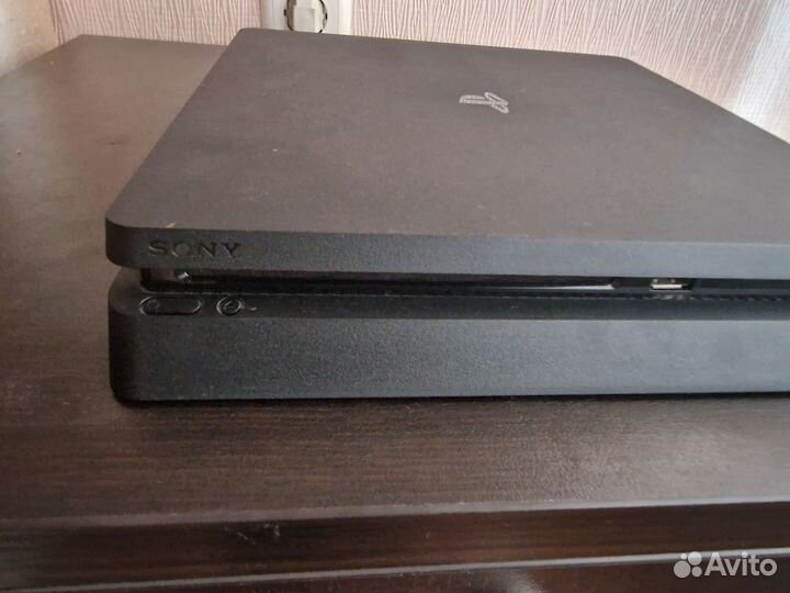 Sony PS4 slim