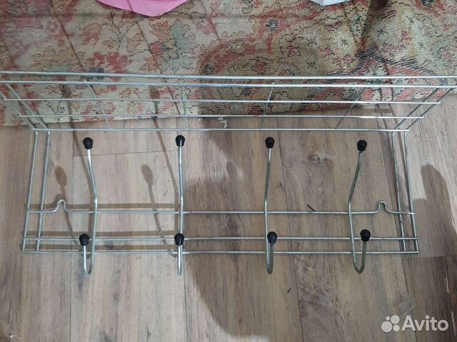 Вешалка для одежды на стену