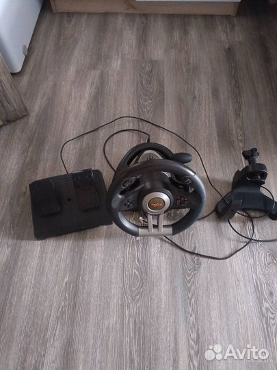 Игровой руль с педалями