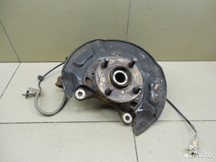 Кулак поворотный передний левый Yaris 2005-2011