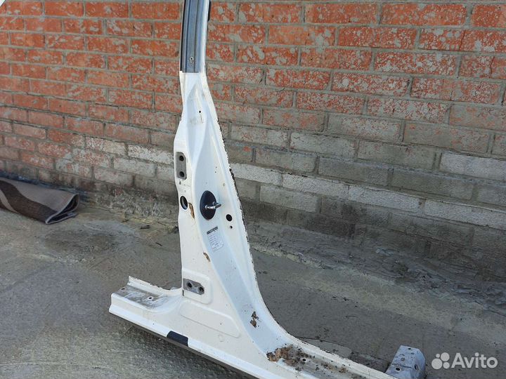 Срез кузова правй, порог Ланжерон Toyota crown 151