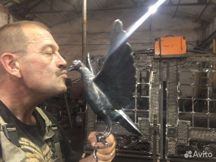 Статуэтка голубь, птица, ручная ковка, металл