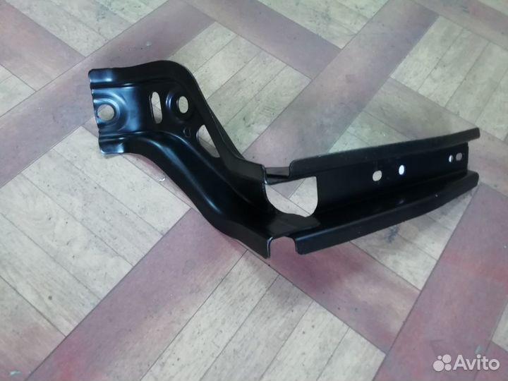 Кронштейн подножки toyota land cruiser 100