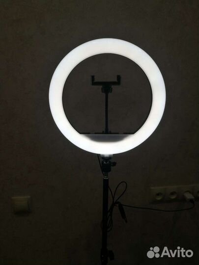 Кольцевая лампа 30см + штатив и шарнир. Новая