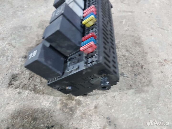 Блок предохранителей Volkswagen Passat B3