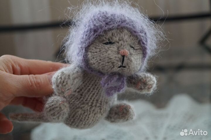 Игрушка спящий котенок