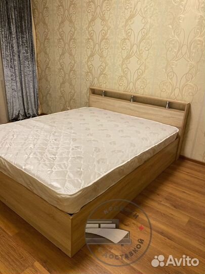 Кровать с матрасом