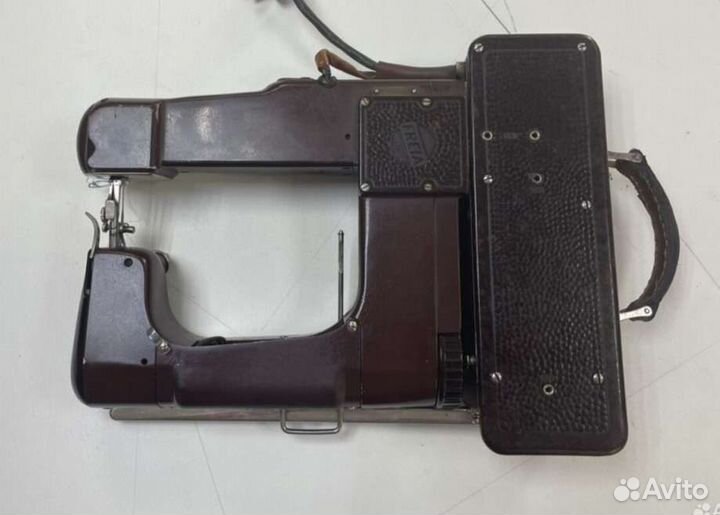 Старинная швейная машинка Freia, Германия 50е