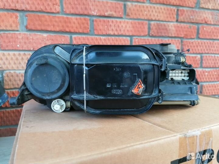 Фары на Volkswagen Touareg 2005 г.в