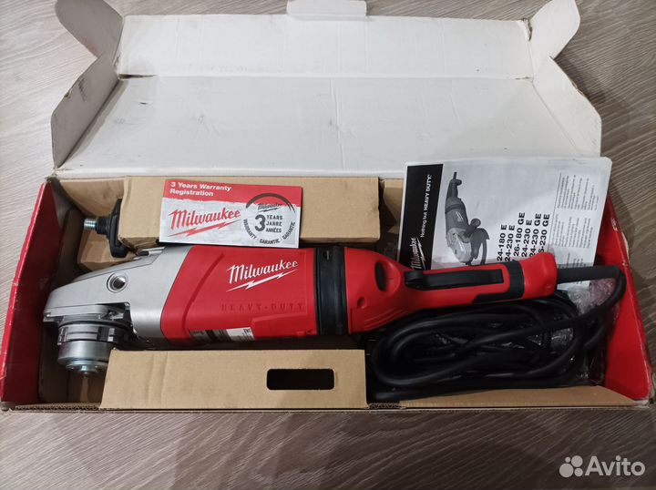 Milwaukee AGV 26-230 GE