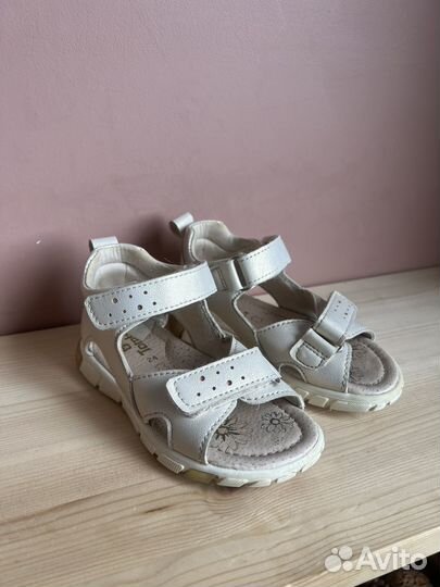 Сандалии для девочки 24