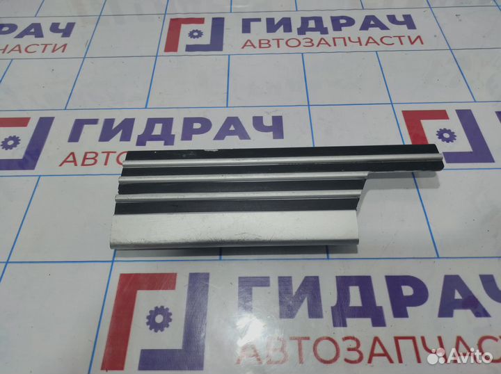 Накладка порога внутренняя задняя правая Land Rove