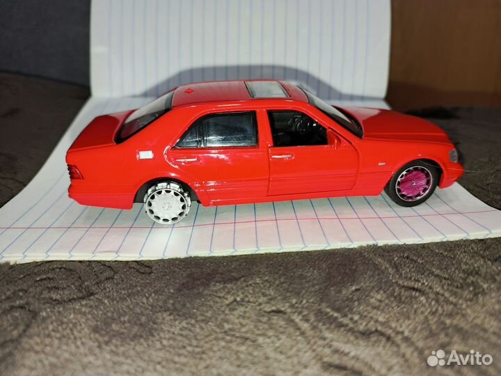 Модель автомобиля металл