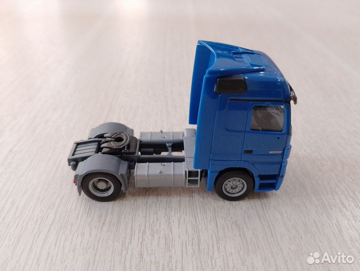 825) Тягач Mercedes Benz Actros LH ZM