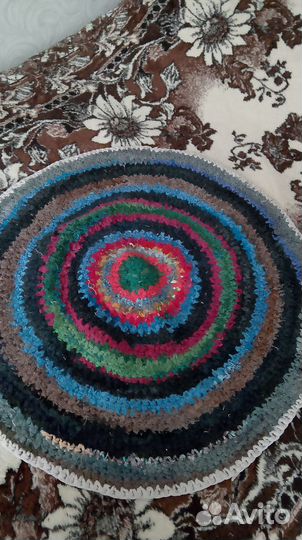 Коврик вязаный