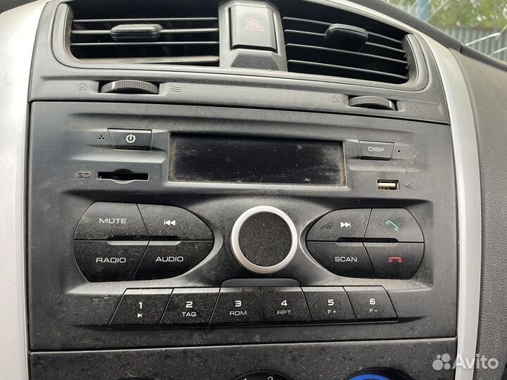 Штатная магнитола на LADA granta