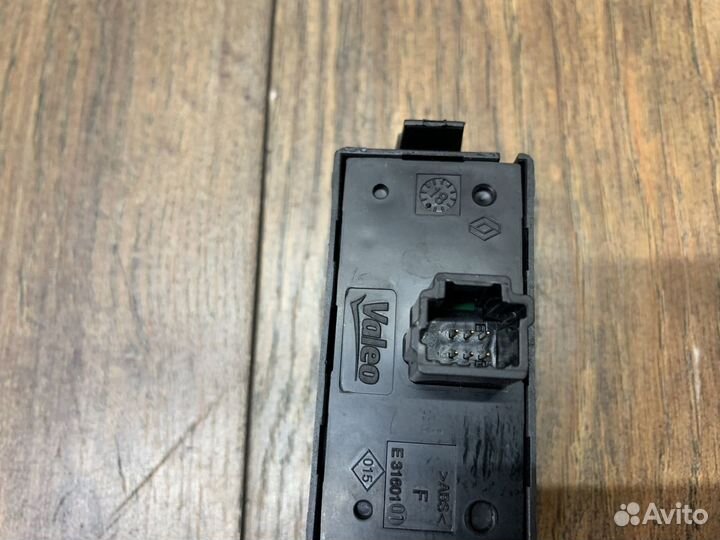 Renault Logan 2 Кнопка аварийной сигнализации