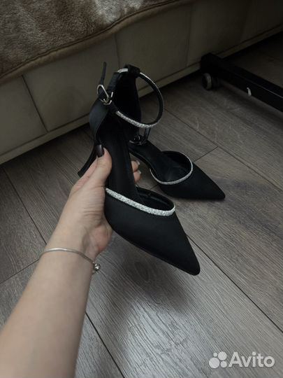 Туфли со стразами 36