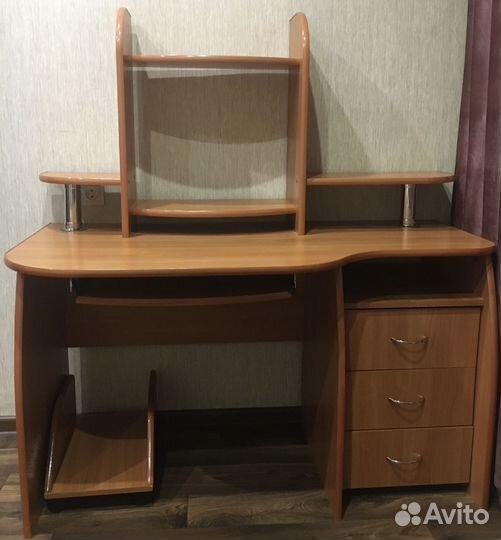 Компьютерный стол