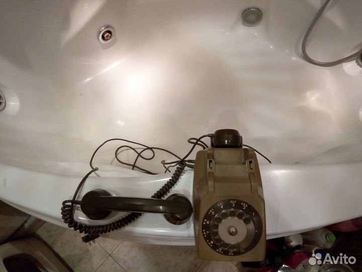 Старинный телефон
