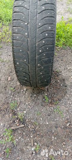 Bridgestone Ice Cruiser 7000 215/60 R16 95T