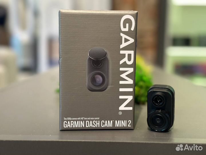 Видеорегистратор Garmin Dash Cam Mini 2