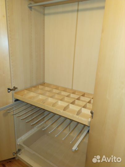 Три шкафа для одежды