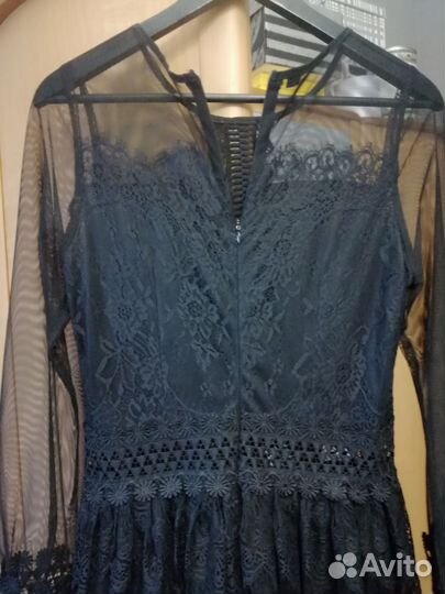 Платье кружевное 44
