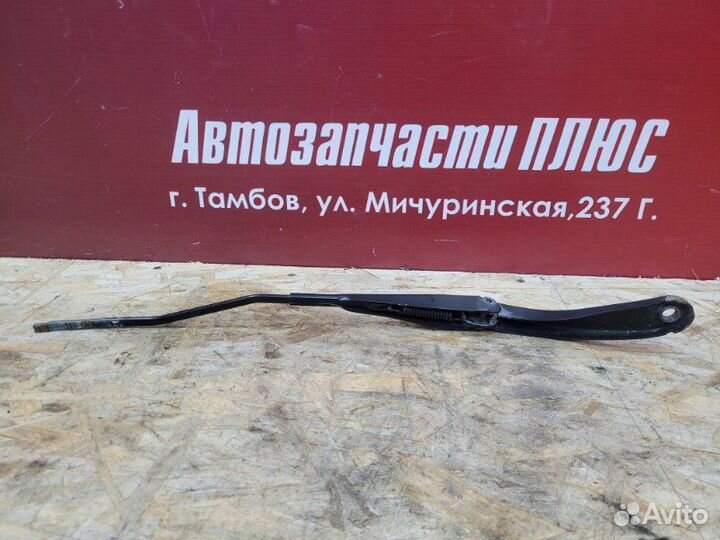 Поводок дворника передний левый Renault Logan