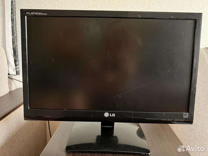 Монитор LG 22