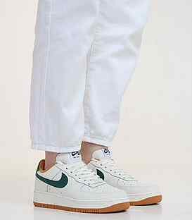 Nike Air Force 1 low beige green