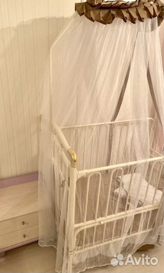 Кровать с балдахином